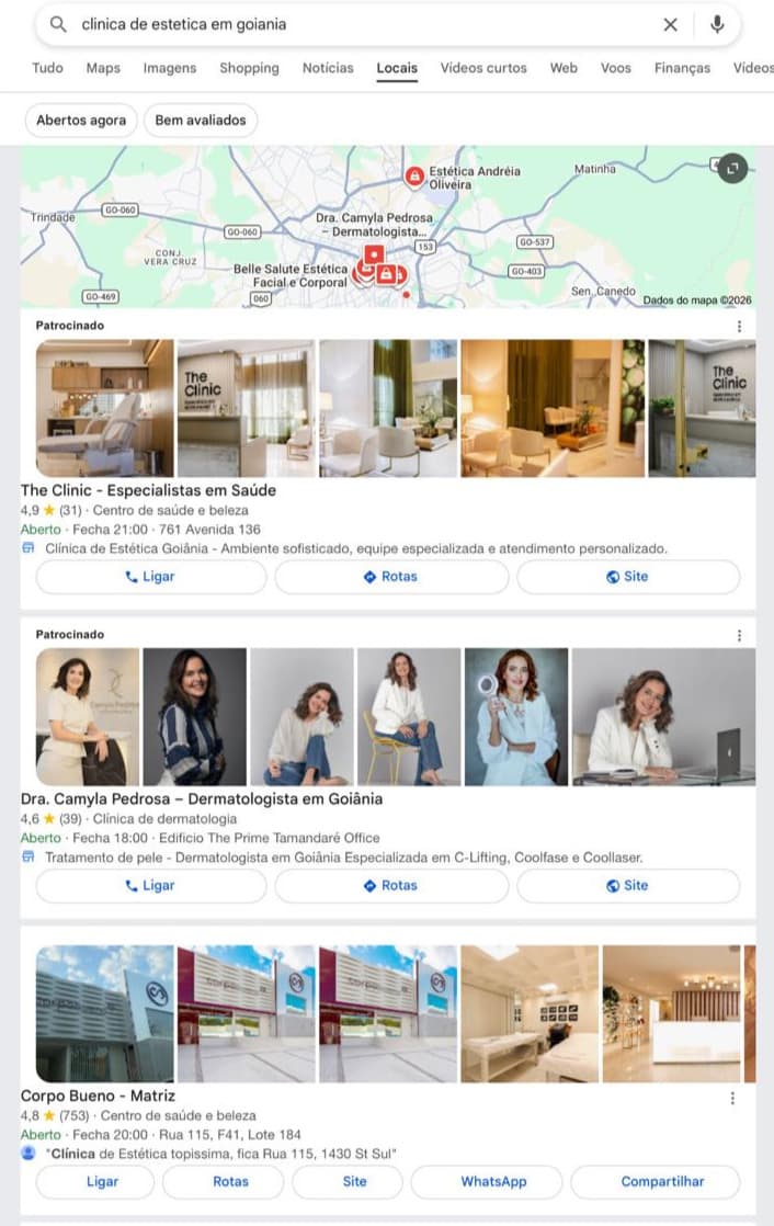 Resultado do Google para a busca "clinica de estetica em goiania", mostrando o mapa da cidade e duas clínicas marcadas como Patrocinado acima da lista comum